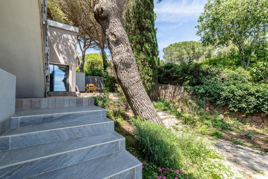 Villa avec barbecue, jacuzzi et jardin | Vue mer — photo 8