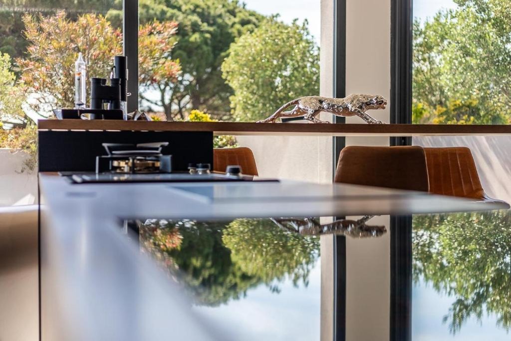 Villa avec barbecue, jacuzzi et jardin | Vue mer — photo 13