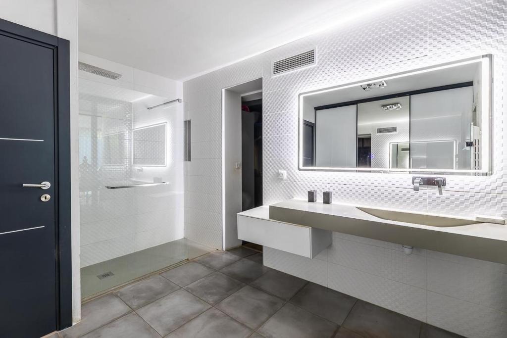 Villa avec barbecue, jacuzzi et jardin | Vue mer — photo 19