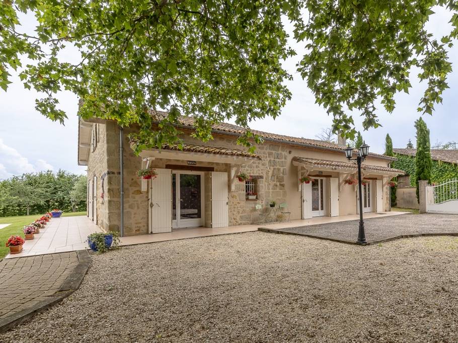 Évasion Nature à Lavergne : Gîte de Groupe, Pêche et Piscine Chauffée — photo 8