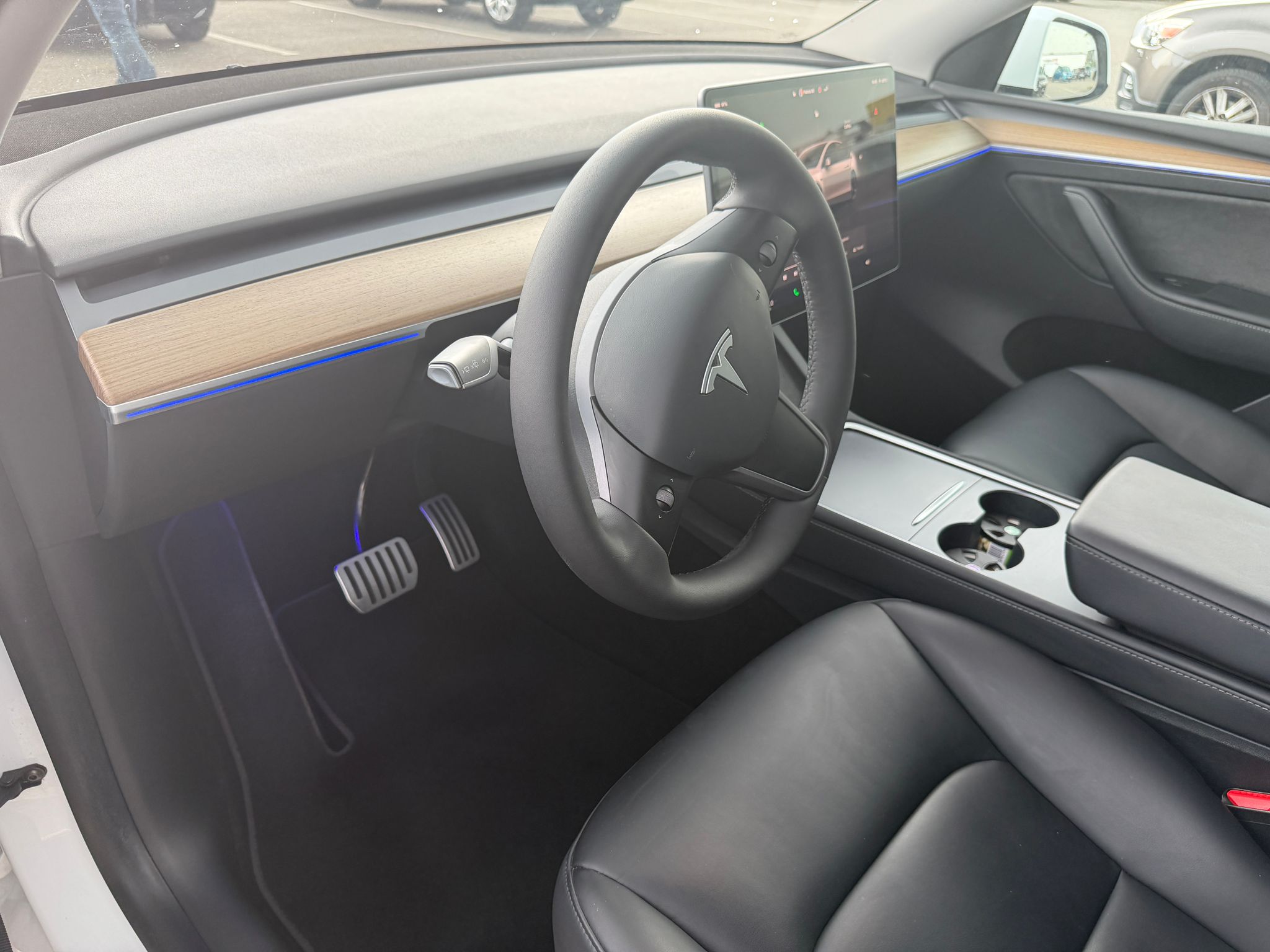 Tesla  Model Y grande autonomie — miniature 2