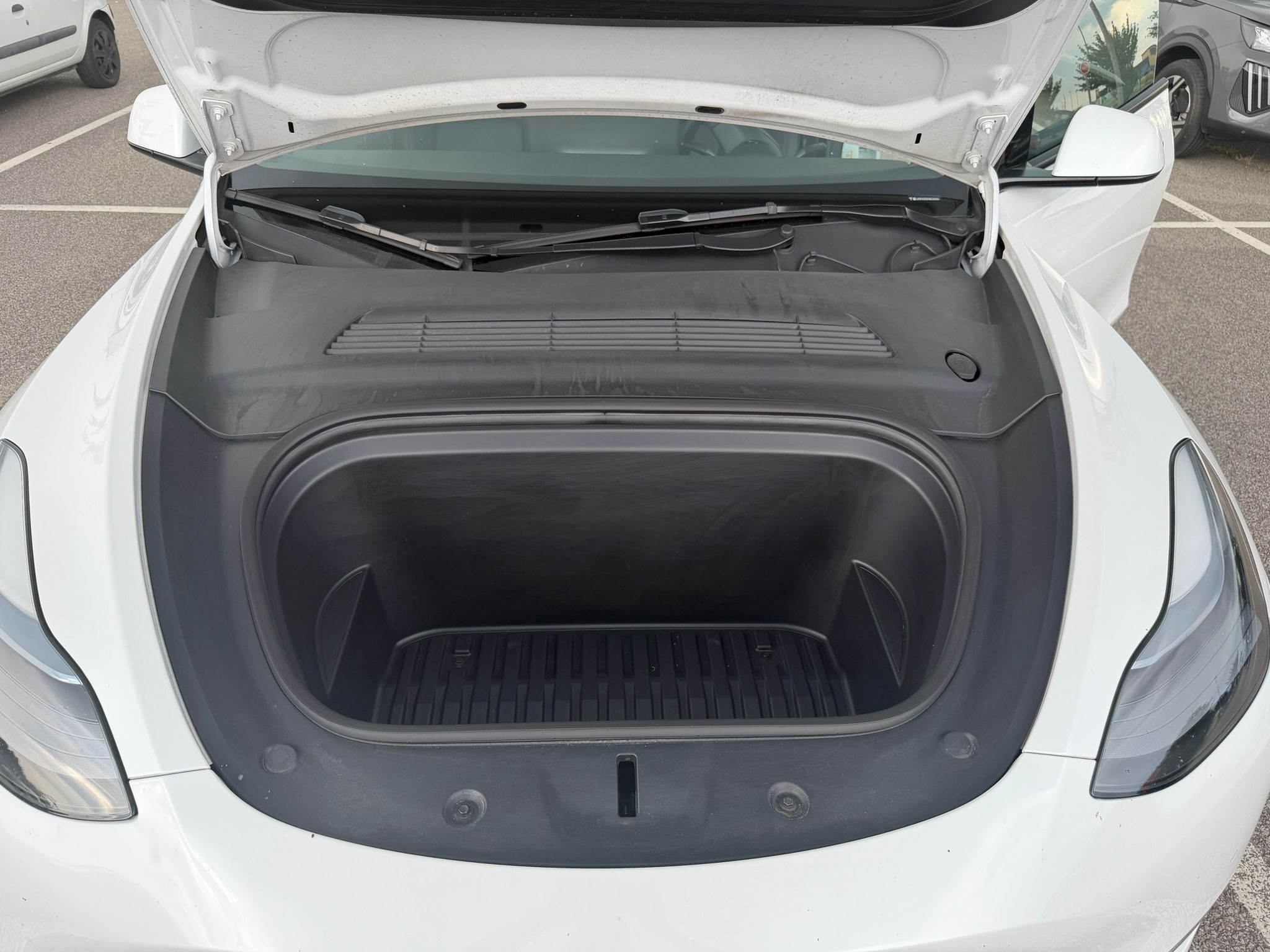Tesla  Model Y grande autonomie — miniature 3