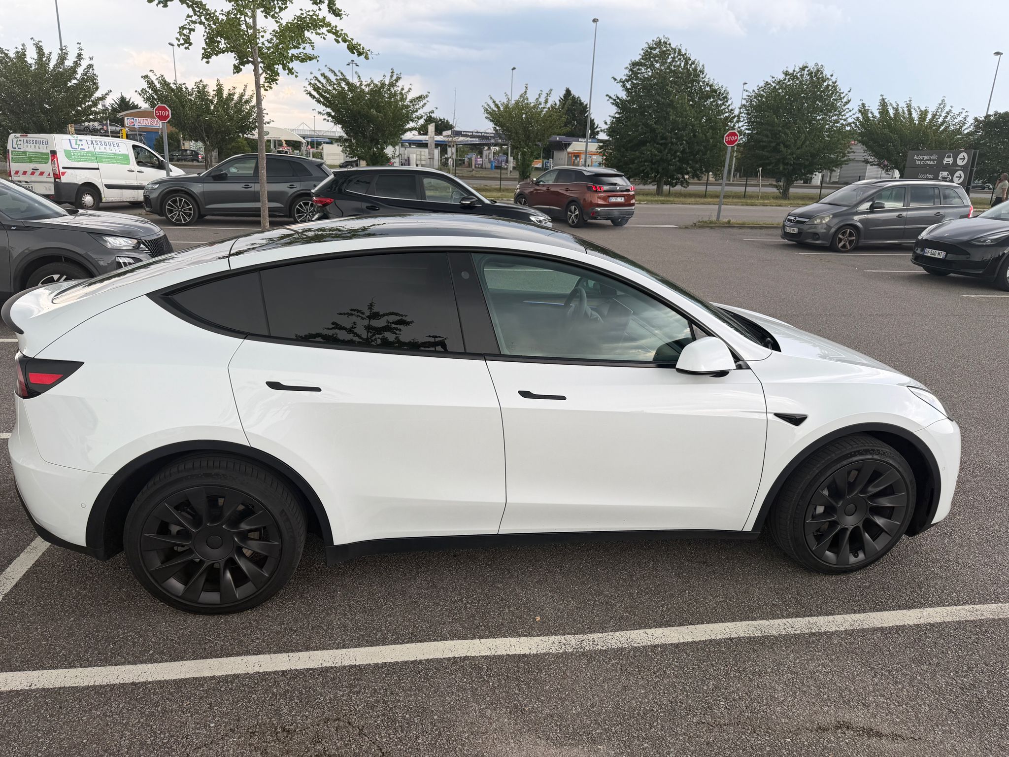 Tesla  Model Y grande autonomie — miniature 5