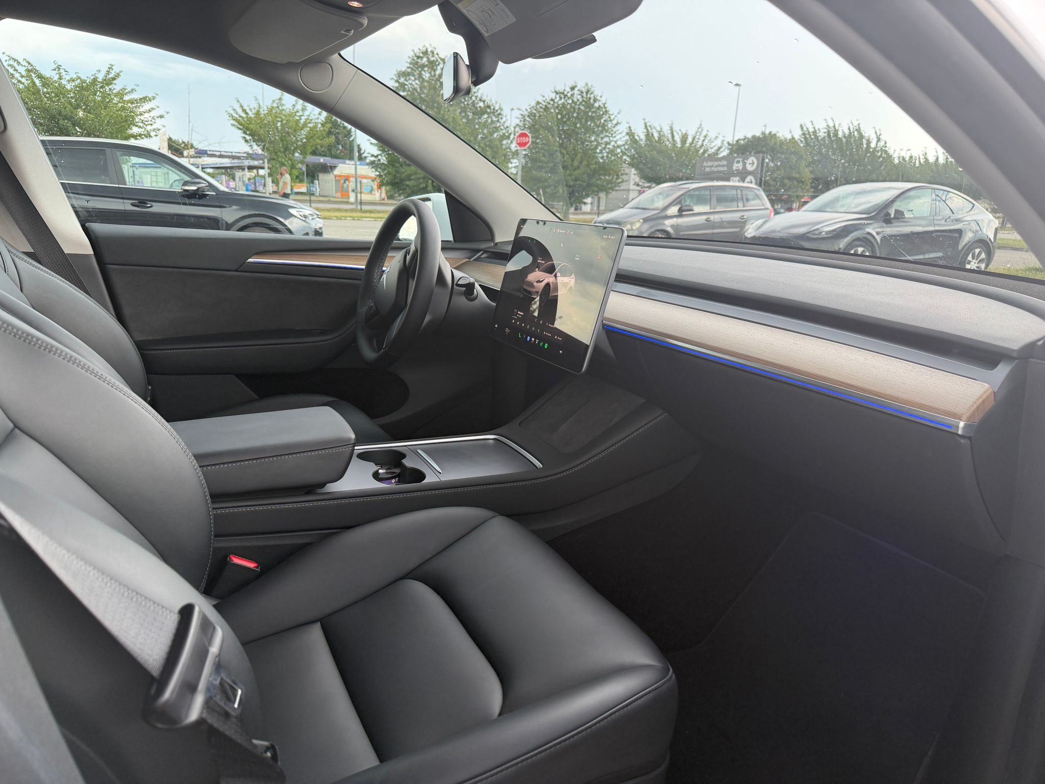 Tesla  Model Y grande autonomie — miniature 6