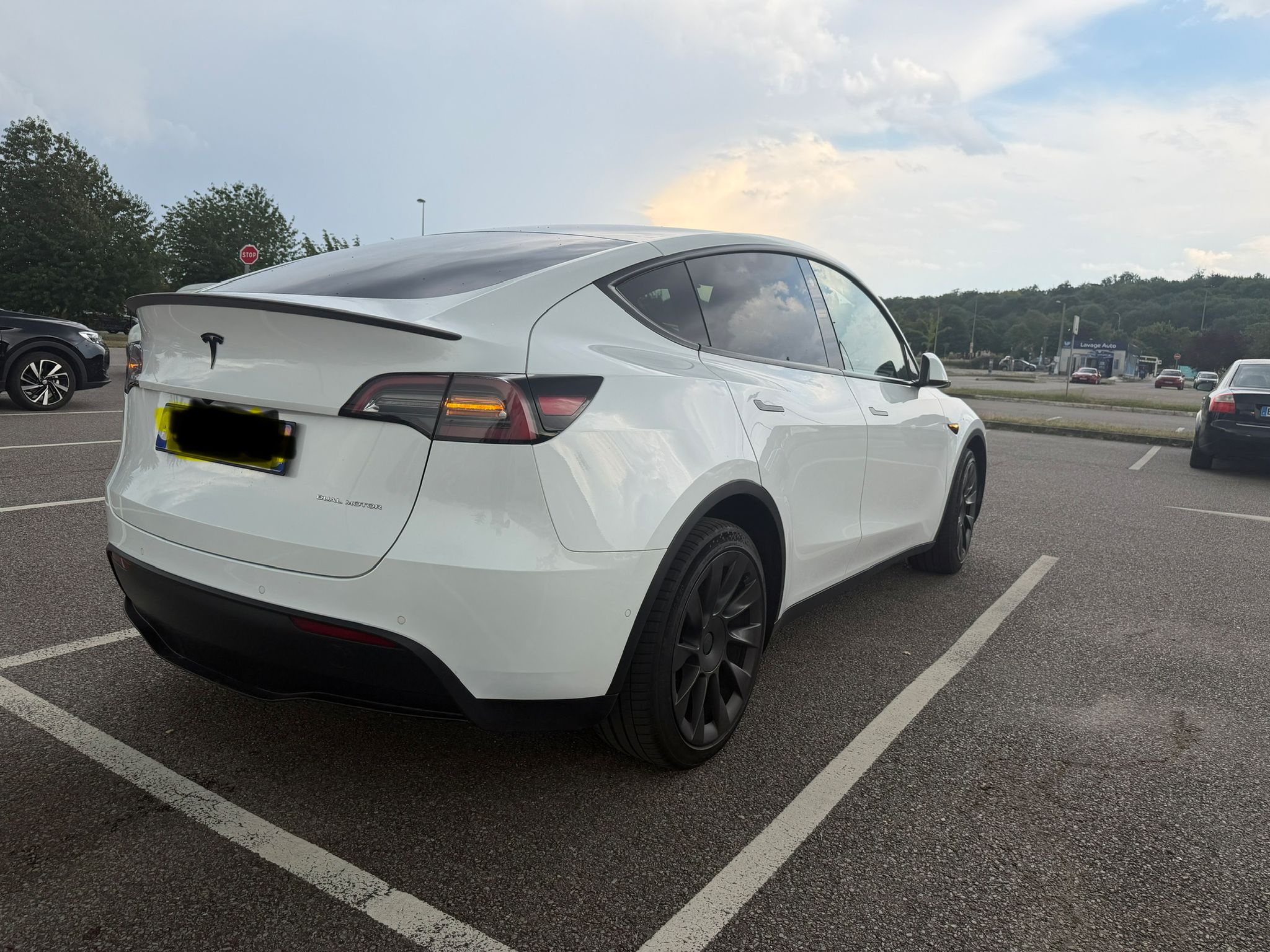 Tesla  Model Y grande autonomie — miniature 7