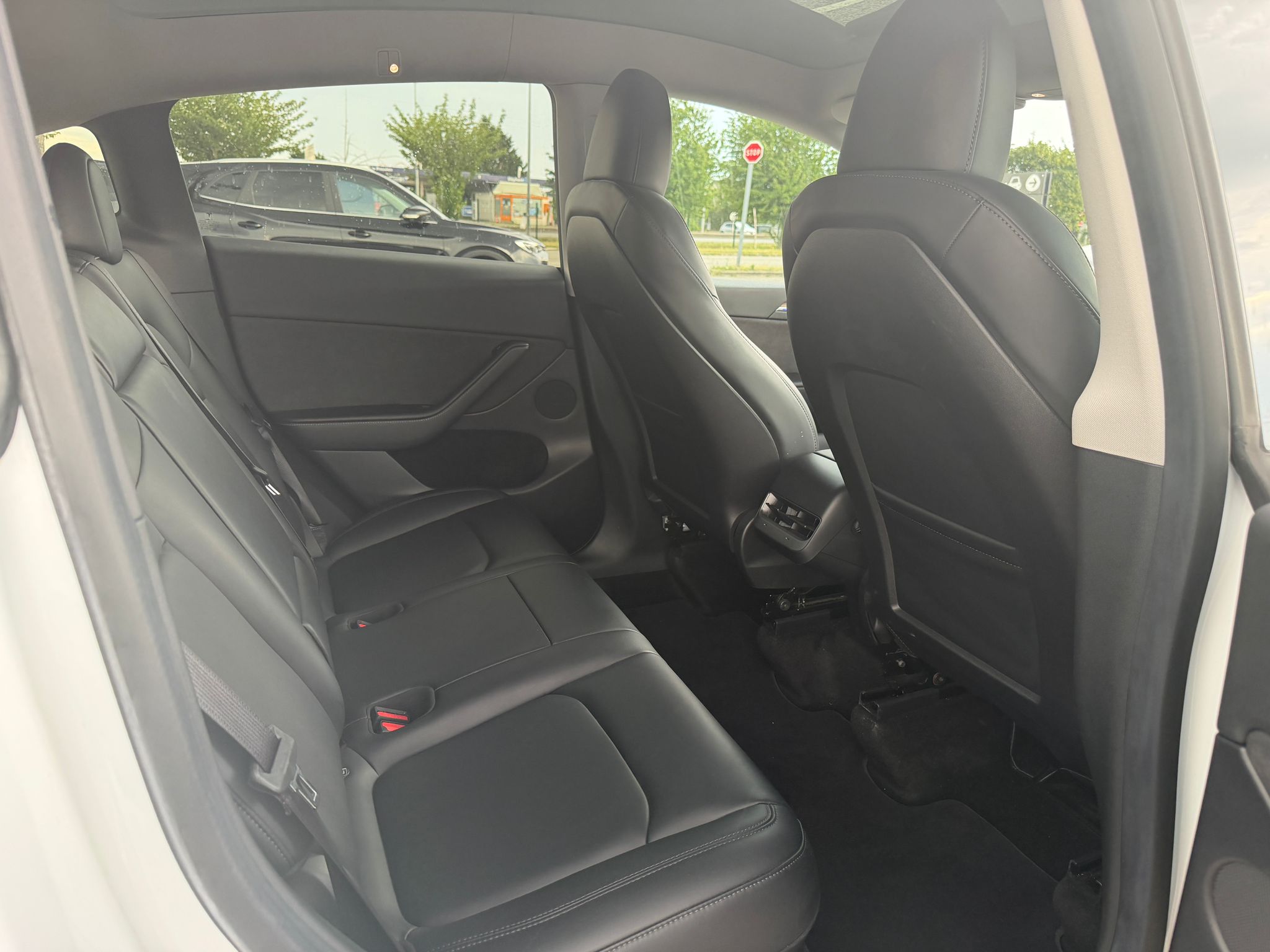 Tesla  Model Y grande autonomie — miniature 9
