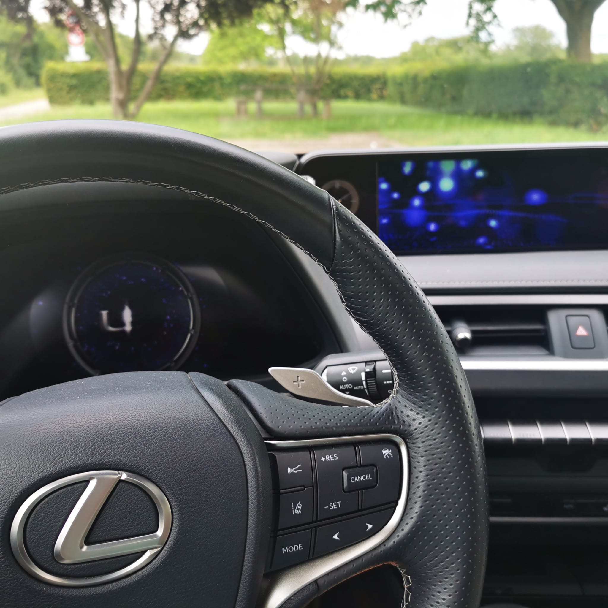 Lexus UX  250 H F-Sport Pack cuir — miniature 5